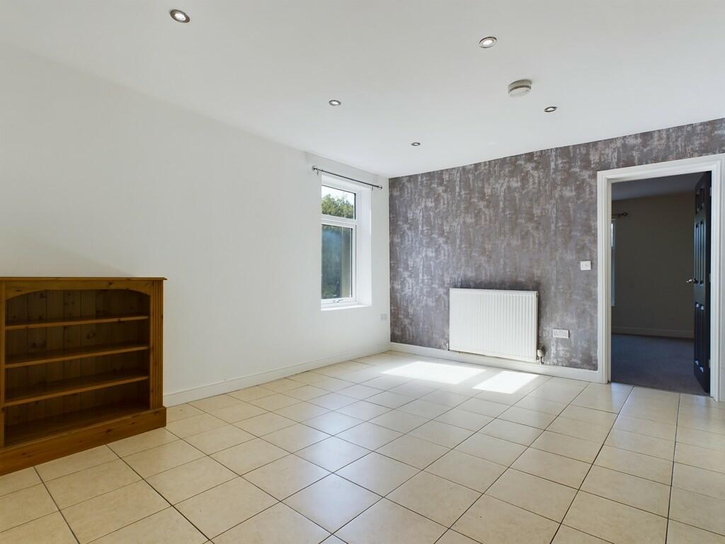 Sheffield Road, Chesterfield, S41 photo 2