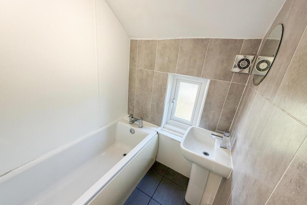 Roman Place, Roundhay, Leeds - View 4