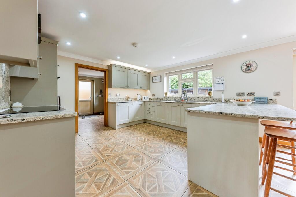 House in South Kesteven, Barrowby - More