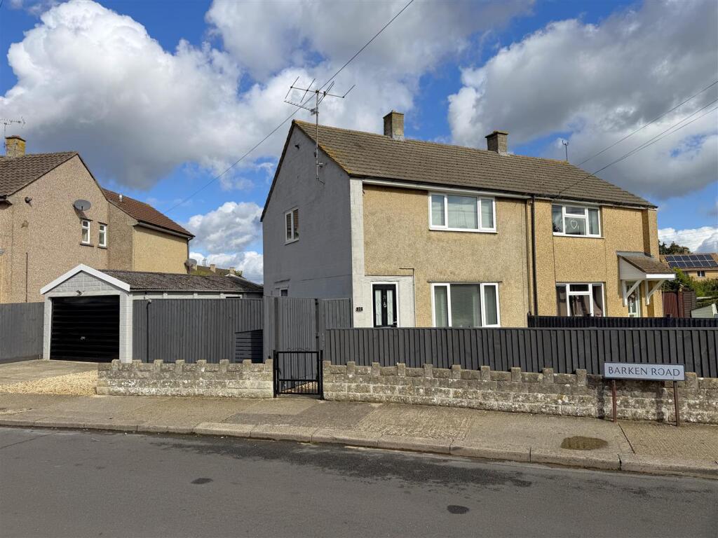 House in Chippenham, Hardenhuish, Sheldon