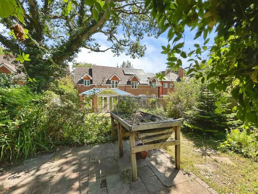 House in Hart, Winchfield - View 4