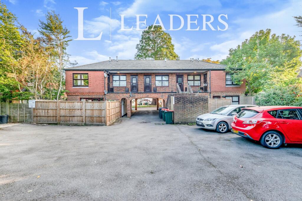 Apartment in Crawley, West Sussex - More