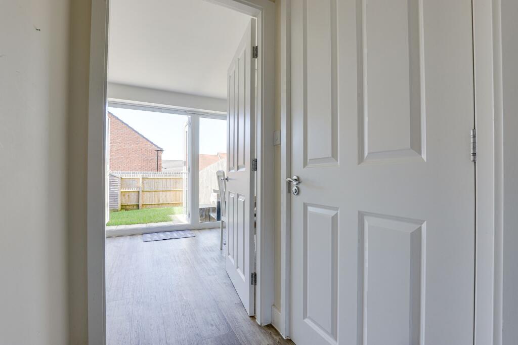 House in Gedling, Nottinghamshire - More