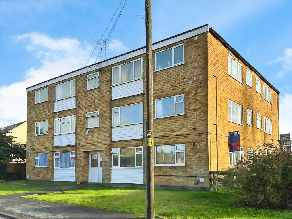 1-bed flat on 9A Stafford Close, Bulkington, Bedworth, Warwickshire CV12 9QX, £65,000