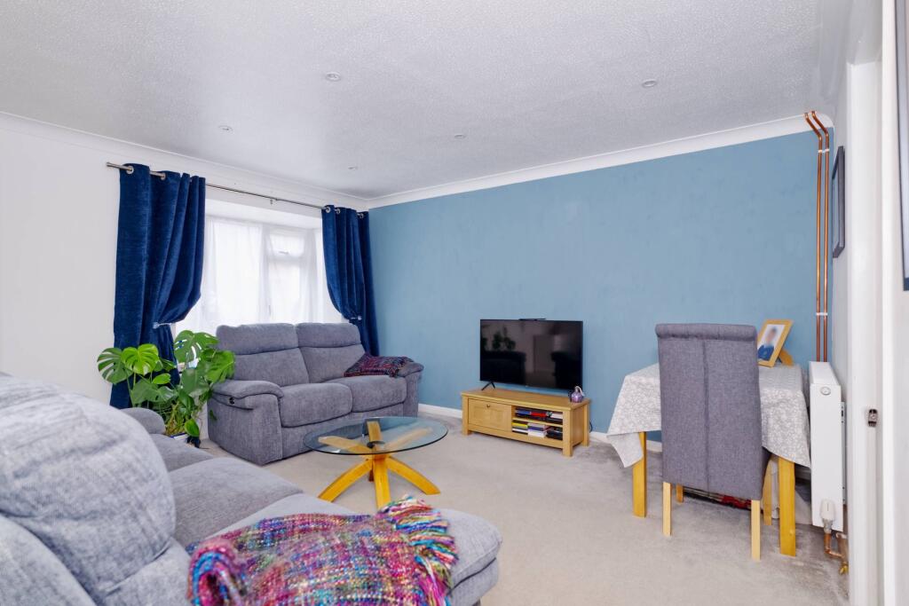 Acorn Avenue, Cowfold, RH13 photo 3