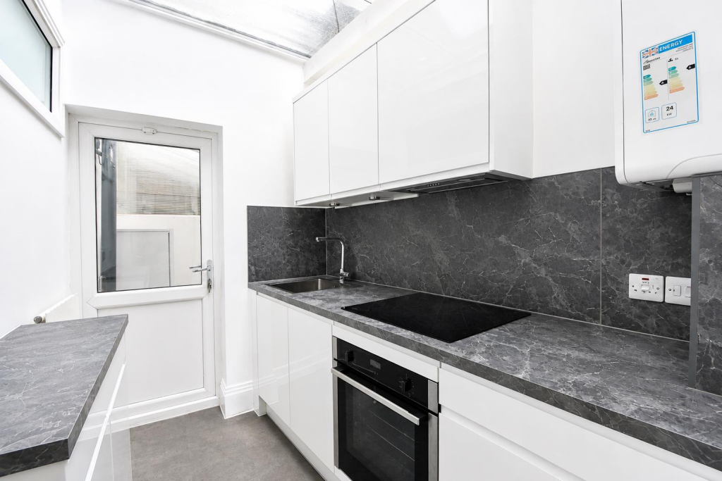 Apartment in London, East Sheen - View 5