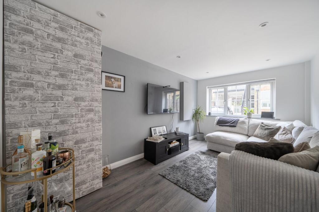 House in London, Merton - View 2