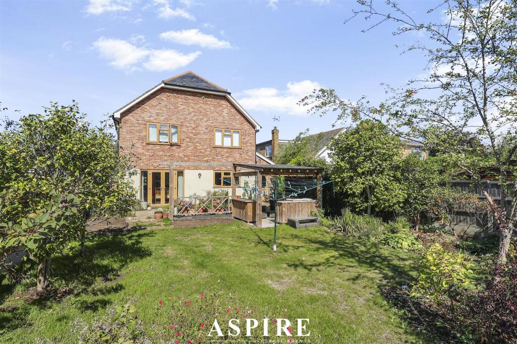 Lingfield Drive, Rochford photo 3