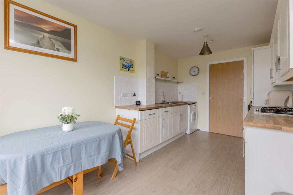 Apartment in Edinburgh - More