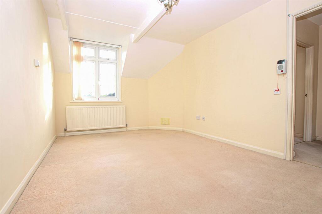 Heath Road, Newmarket photo 4