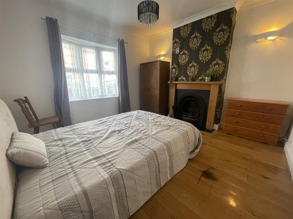 Main image of property: Oxford Street, Rugby