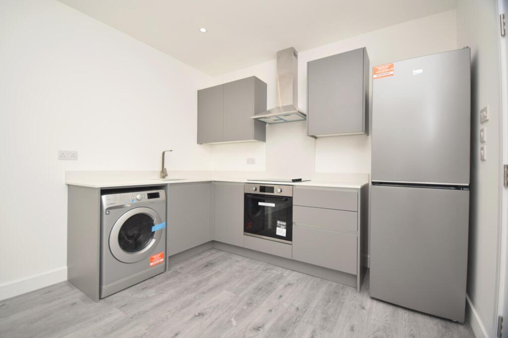 Apartment in Hatfield, Roe Green - View 3