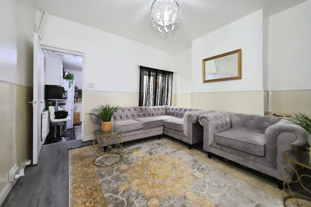 House in Wolverhampton, West Midlands - View 4