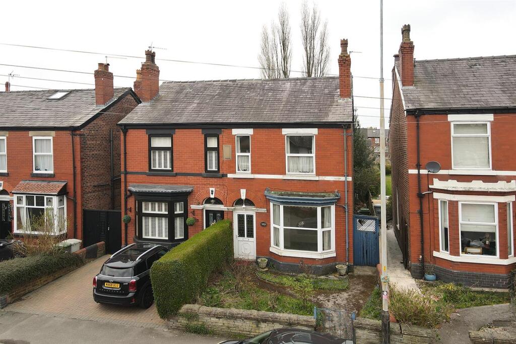 3-bed semi-detached on Bond Street, Macclesfield, £300,000