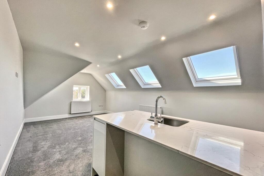 Apartment in Christchurch, Southbourne, Bournemouth - View 5