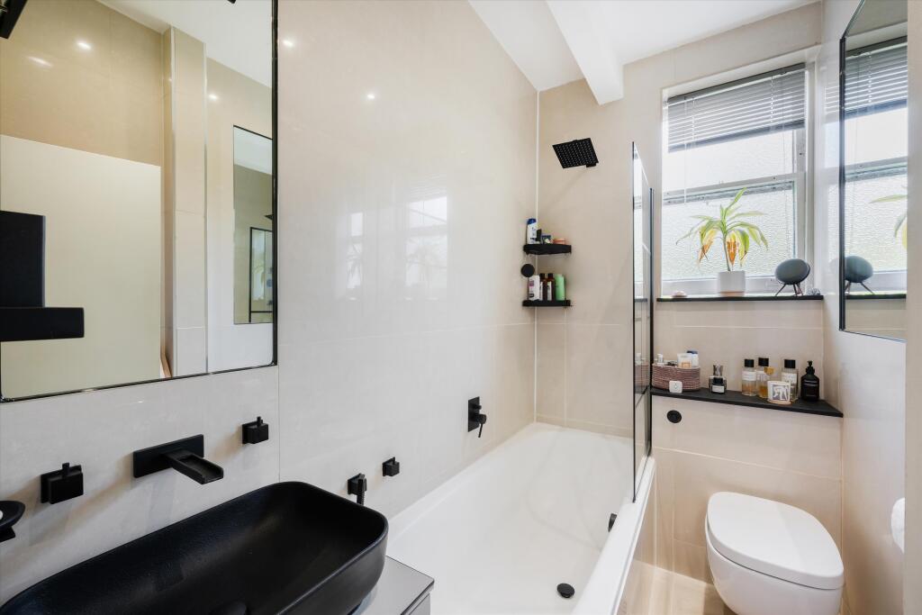 Apartment in London - View 5