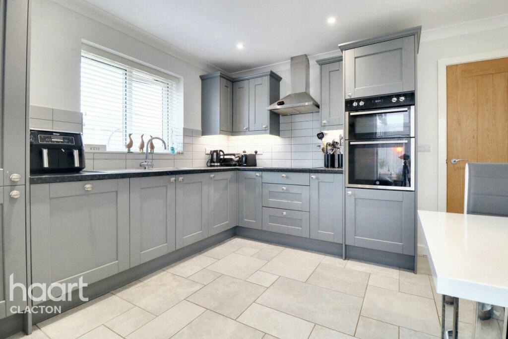 Bluehouse Drive, Clacton-on-Sea photo 4