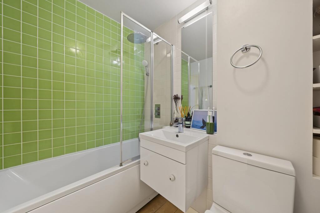 Apartment in London - View 5