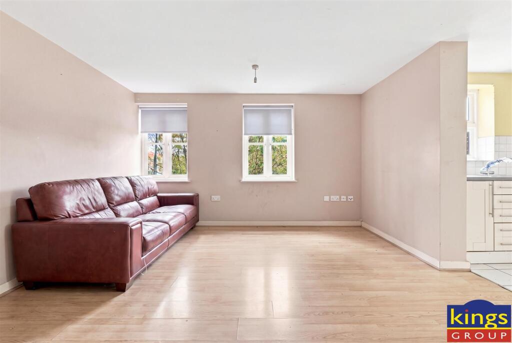 Apartment in London, Higham Hill - View 3