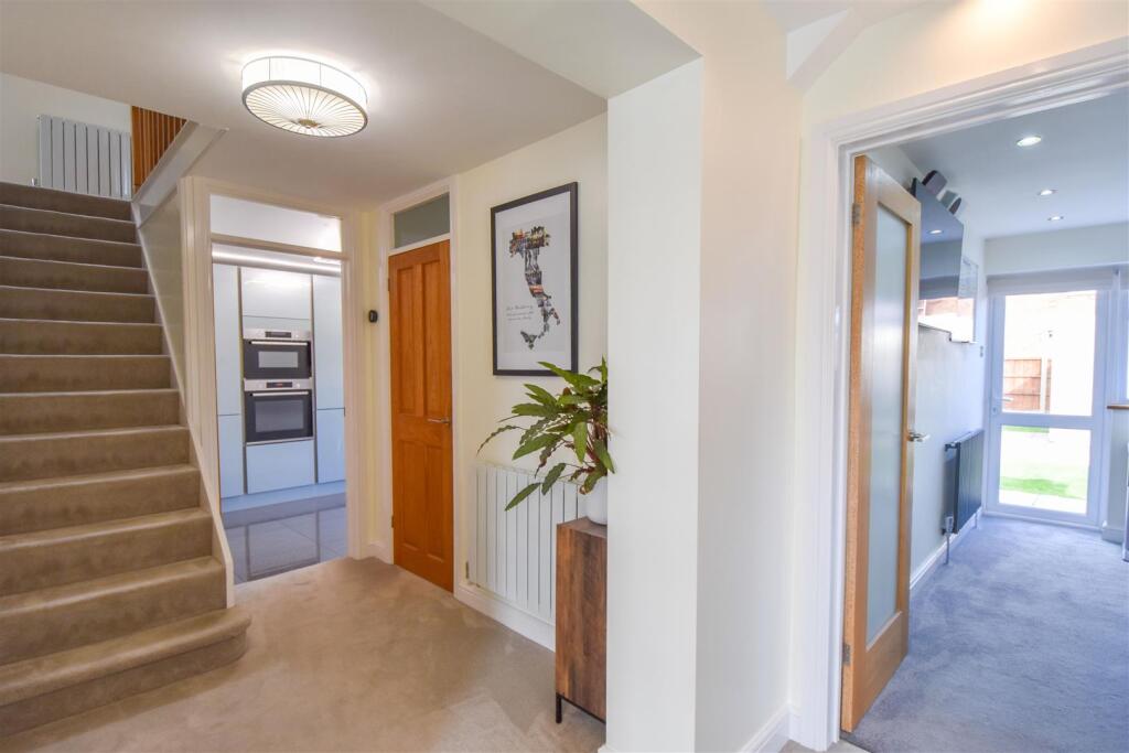 House in Brentwood, Kelvedon Hatch - More