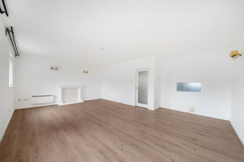 Balmore Crescent, Barnet, EN4 photo 3