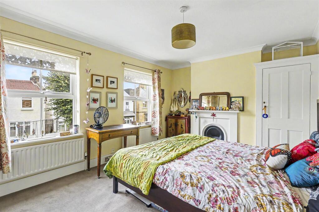 House in Enfield - View 4
