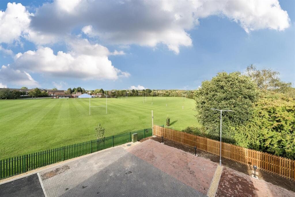 Osbourne Close, Kingswood photo 3
