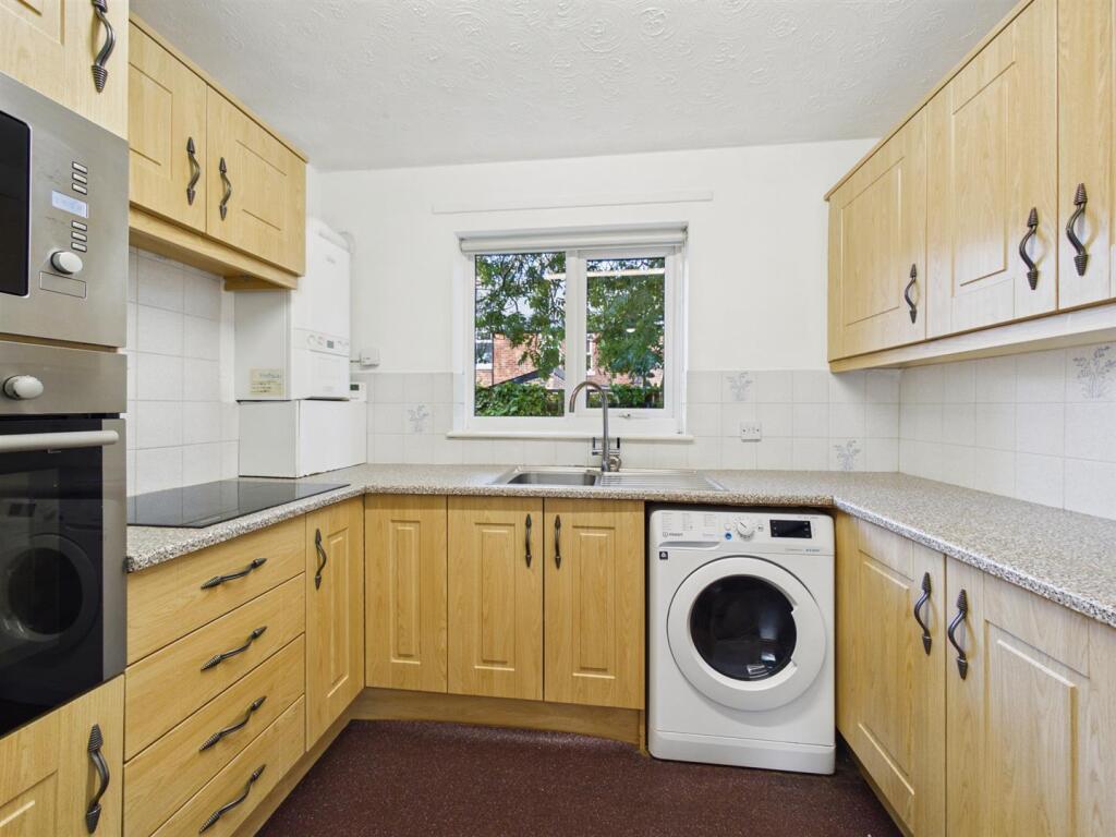 Apartment in Newcastle upon Tyne - View 4