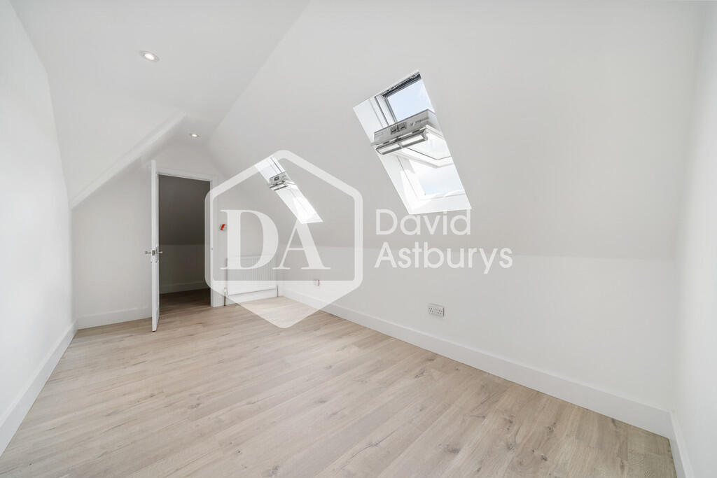 Apartment in London, Bowes Park, Palmers Green - View 5