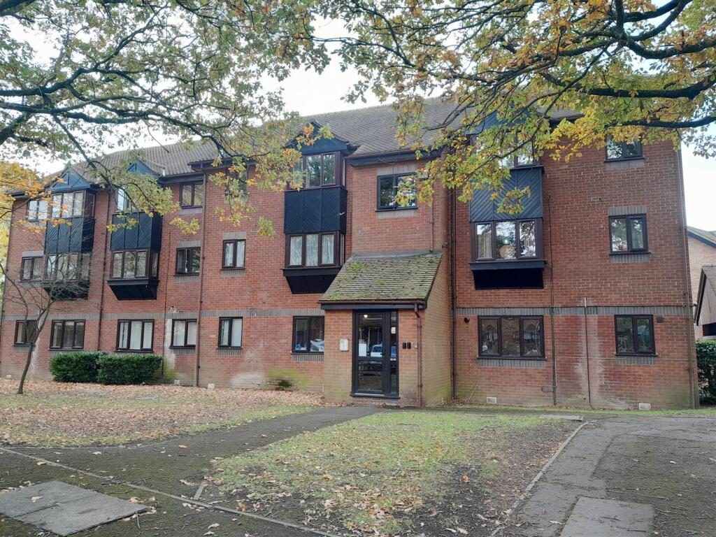 Studio flat on Willenhall Drive, Hayes, £149,950