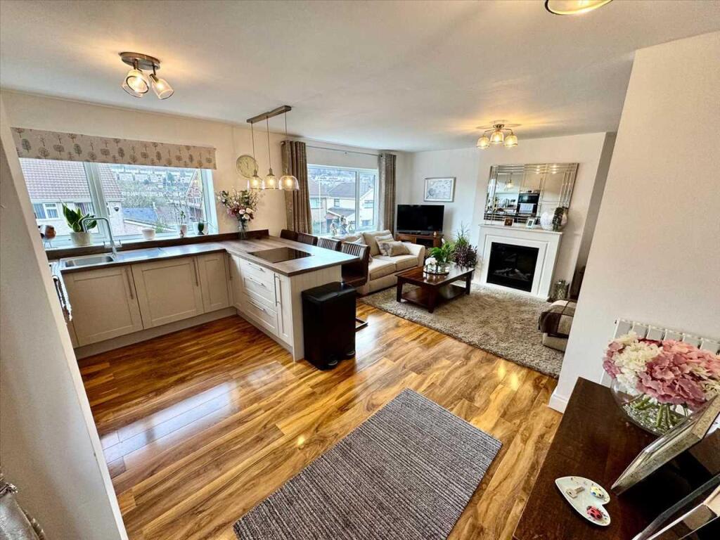 House in Llwyncelyn, Porth - View 6