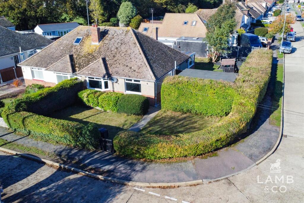 2-bed semi-detached on Howard Road, Holland-On-Sea, £250,000