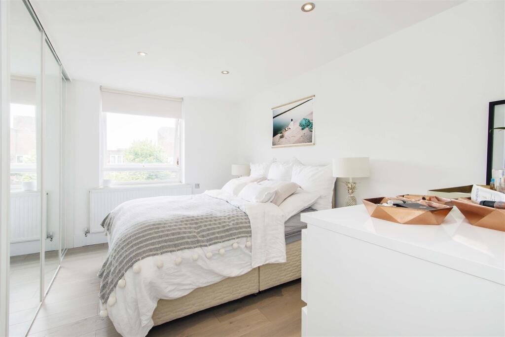 Apartment in London - More