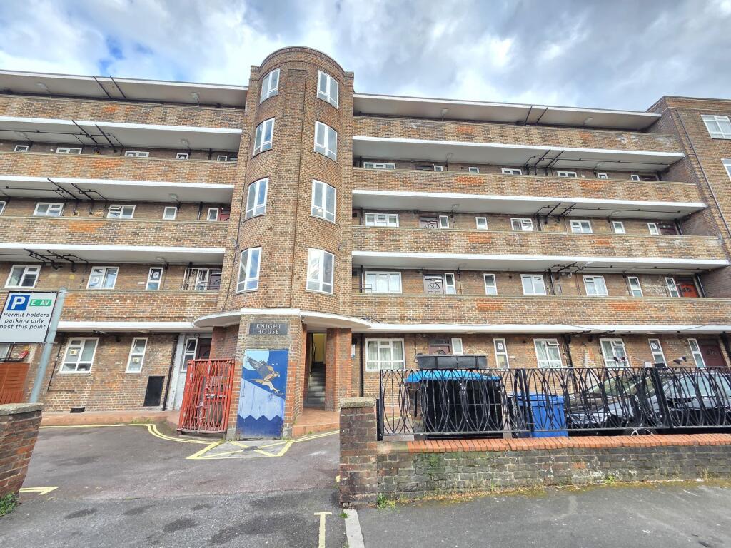 Main image of property: Huntsman Street, London, SE17 1QN