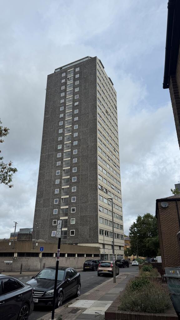 1-bed flat on Flat 174, Park South, Austin Road, London, SW11 5JN, £150,000
