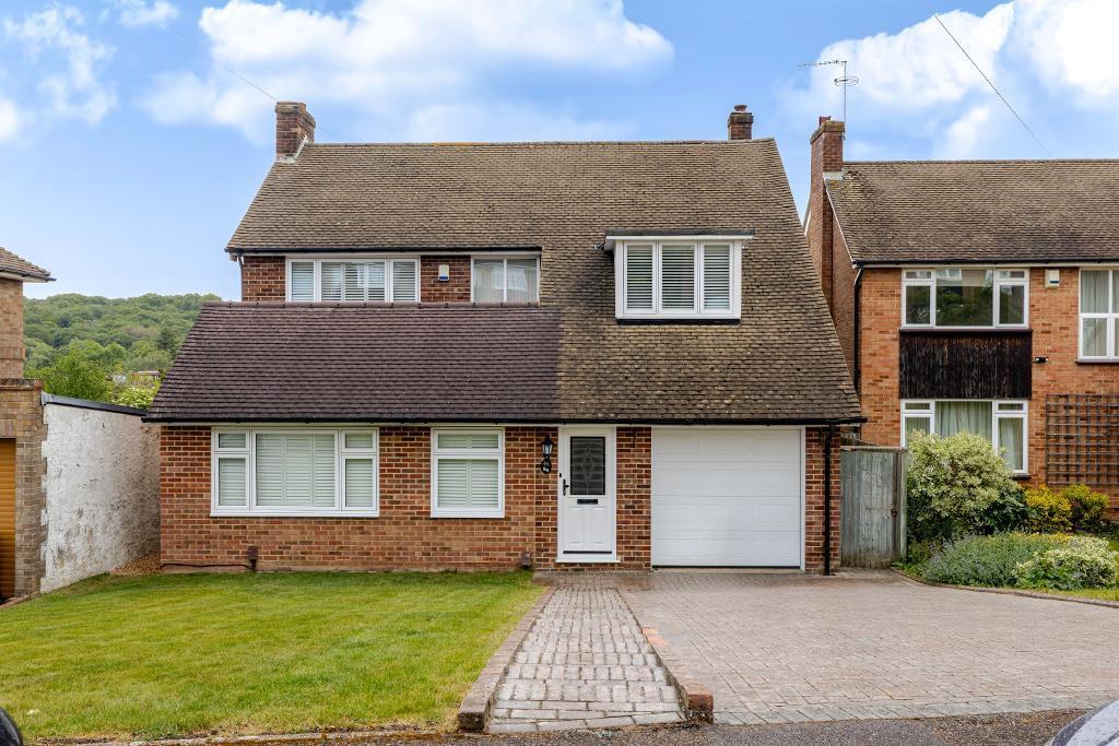 Main image of property: Ellenbridge way, South Croydon, CR2 0EU