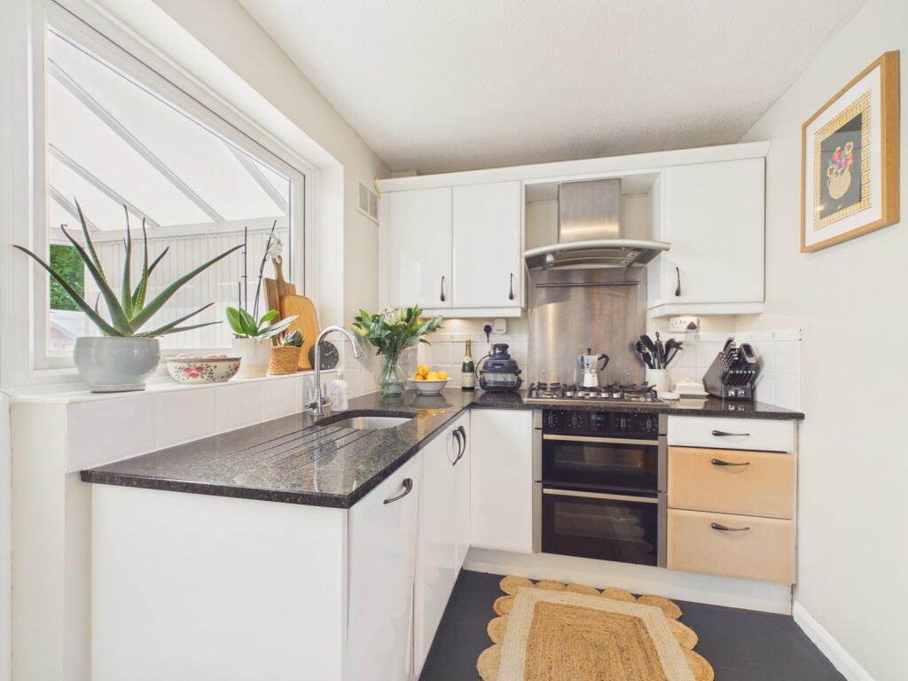 House in Horsham, North Heath, North Horsham - View 4