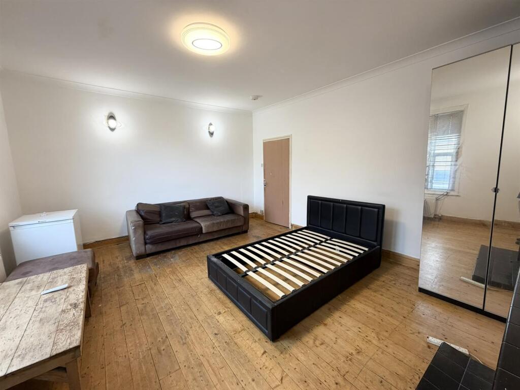 House in London, Brondesbury Park, Brondesbury - View 2