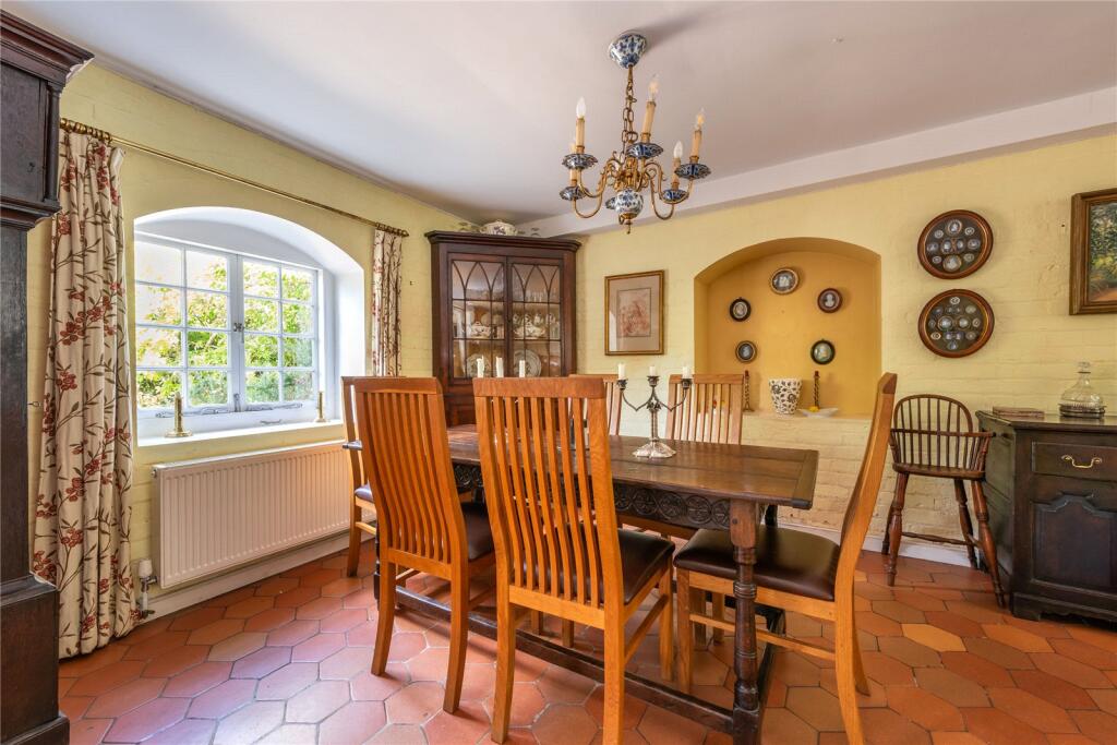 House in Dorking, Pixham - View 5