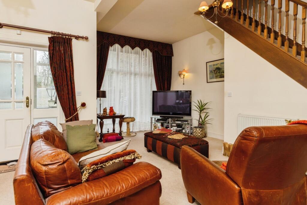 Lower Holme Way, Oakworth, Keighley, West Yorkshire, BD22 photo 4