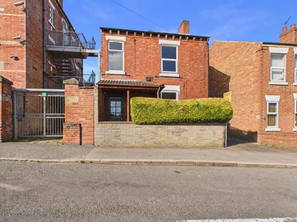 3-bed detached on Bass Street, Derby, £240,000