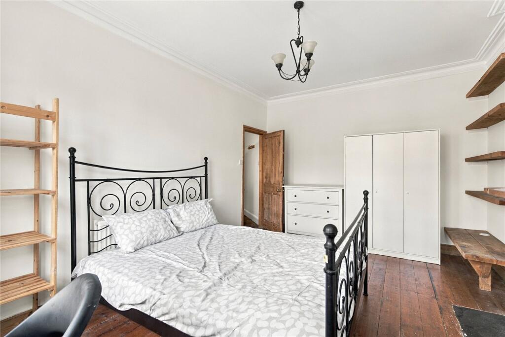 Apartment in London - View 5