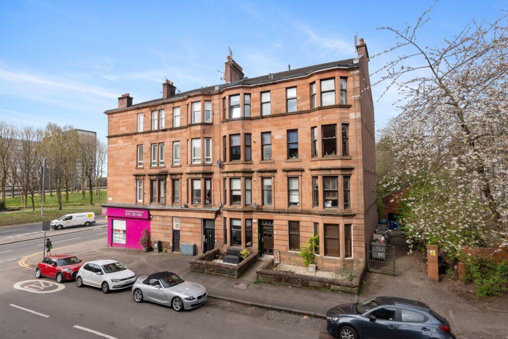 Main image of property: 0/1 3 Auchentorlie Street, Thornwood, G11 7TP
