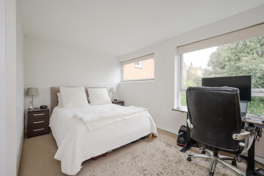 House in London - View 3