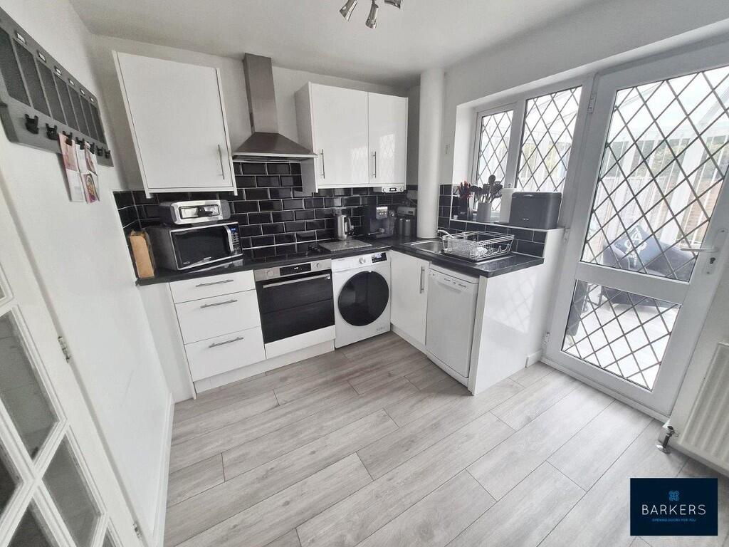 Heather Court, Birstall, Batley photo 3