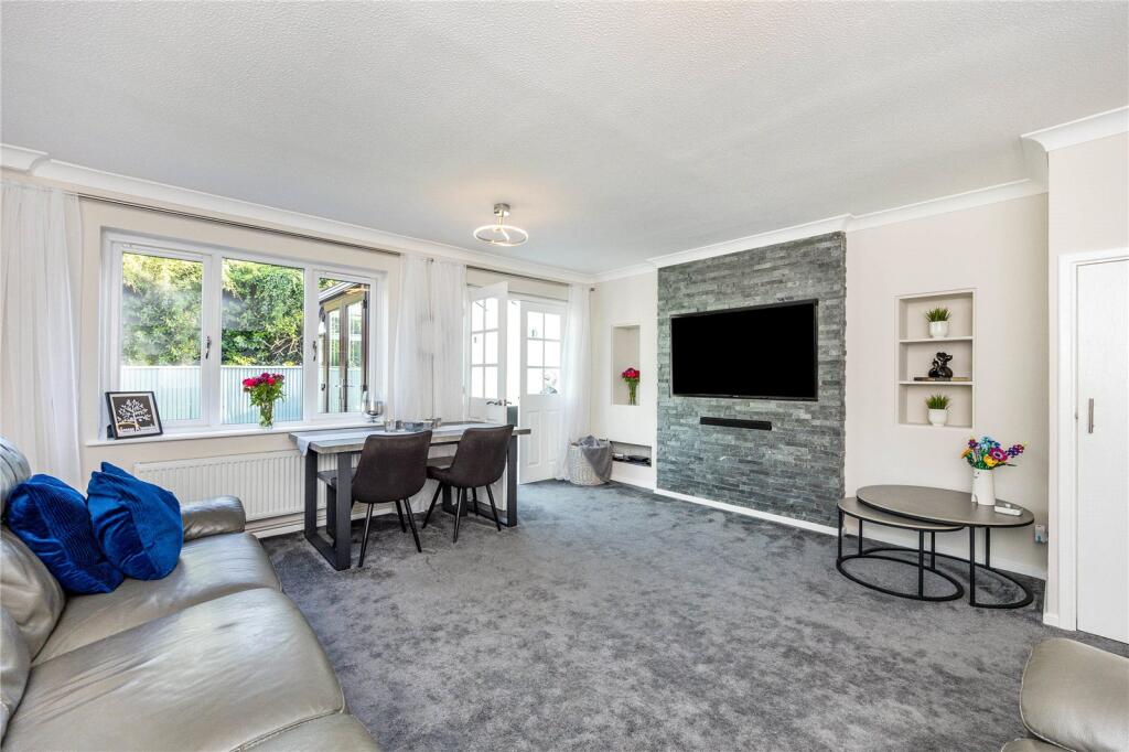 House in Crawley, Southgate - View 2