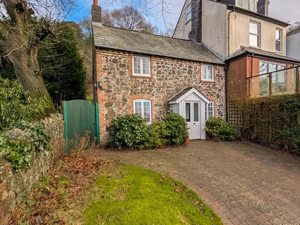 3-bed semi-detached on West Malvern Road, West Malvern, £450,000