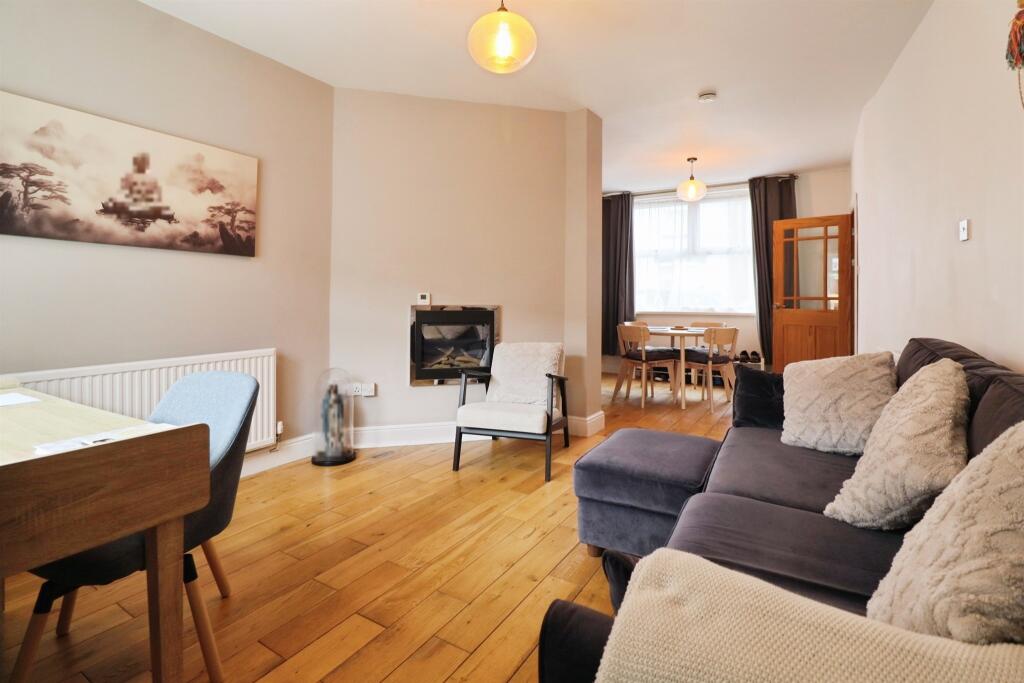 House in Cardiff, Grangetown - More