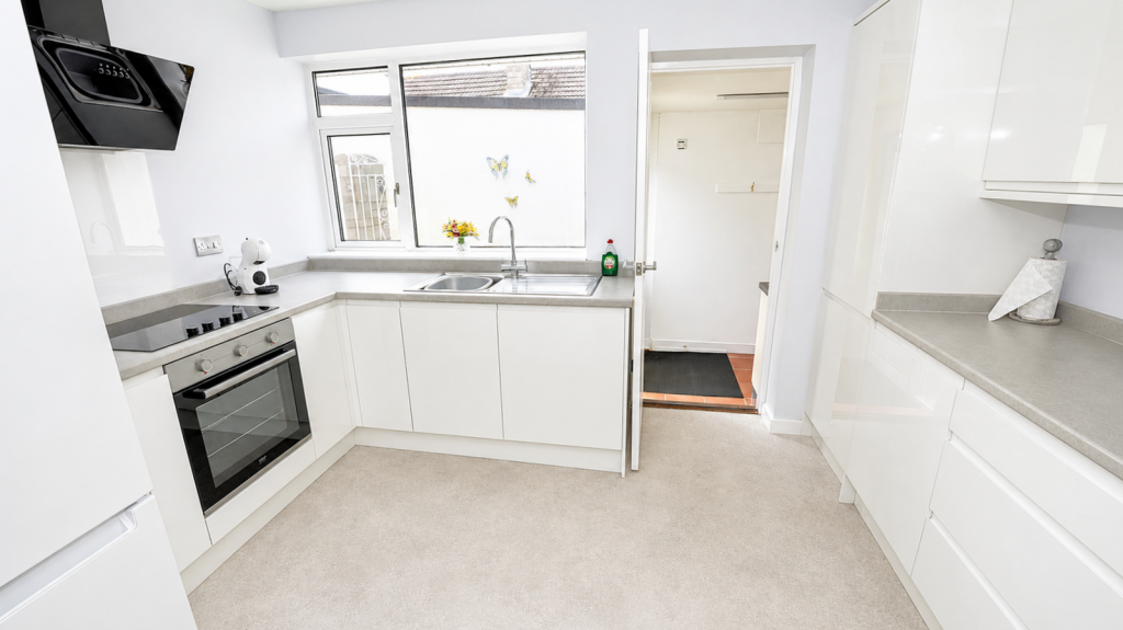 Westway - this is the prime setting in this favoured avenue - View 6