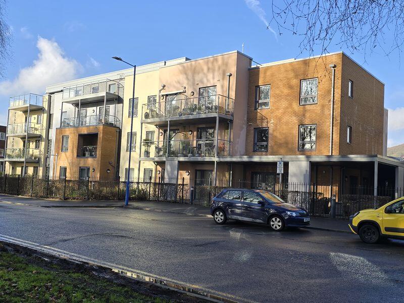 Main image of property: Modern One-Bedroom Apartment with Stunning Views – Plas Elrych